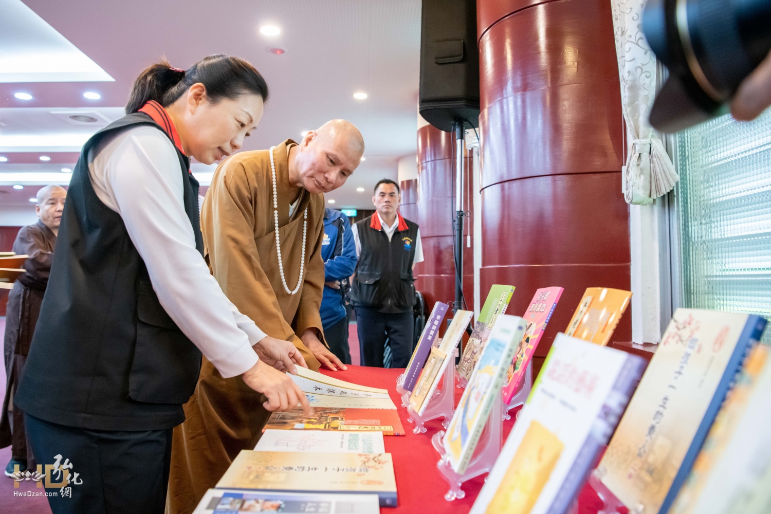 華藏淨宗學會捐贈花蓮縣國小扎根教育叢書記者會