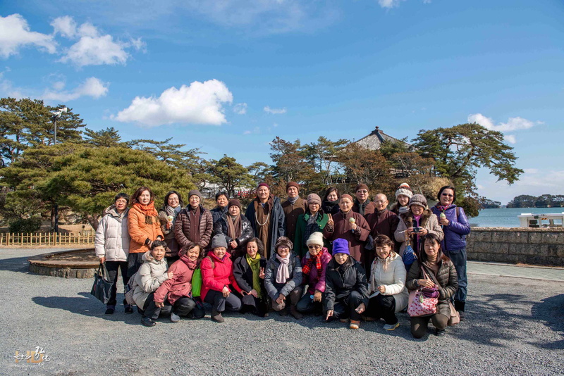 悟道法師與四眾同修合影於松島.jpg