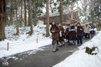 眾人雪中漫步中尊寺