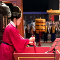 樂生槌擊「柷」(音「觸」)內壁三下，代表樂章開始
