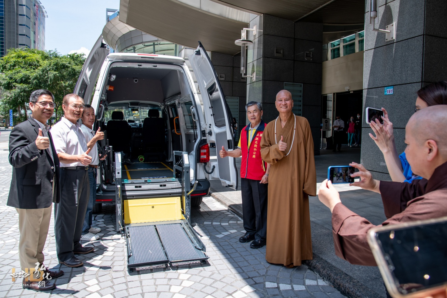 拱北殿捐贈復康巴士交車儀式