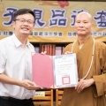 圖左為新北市教育局局長張明文先生